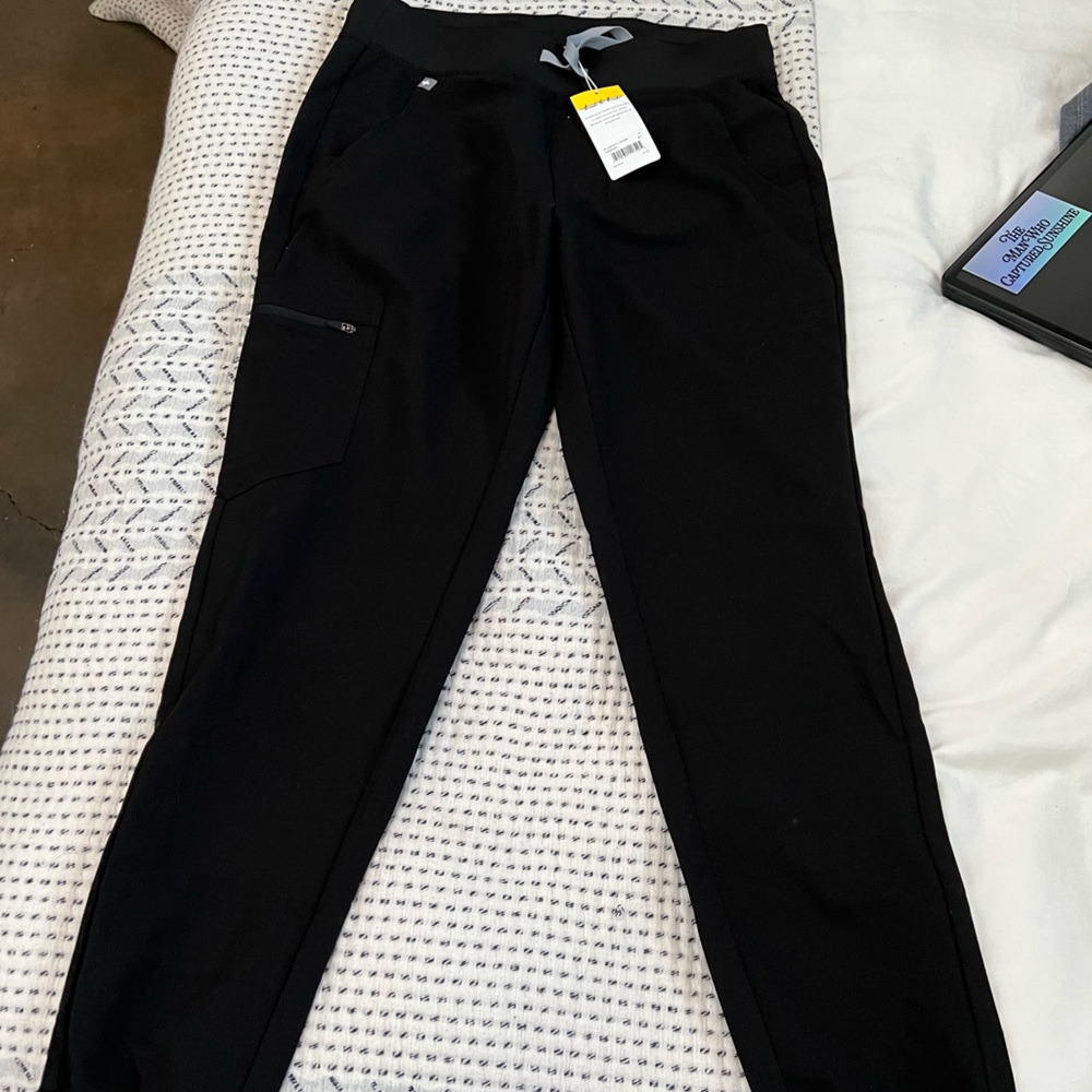 FIGS Zamora black size small